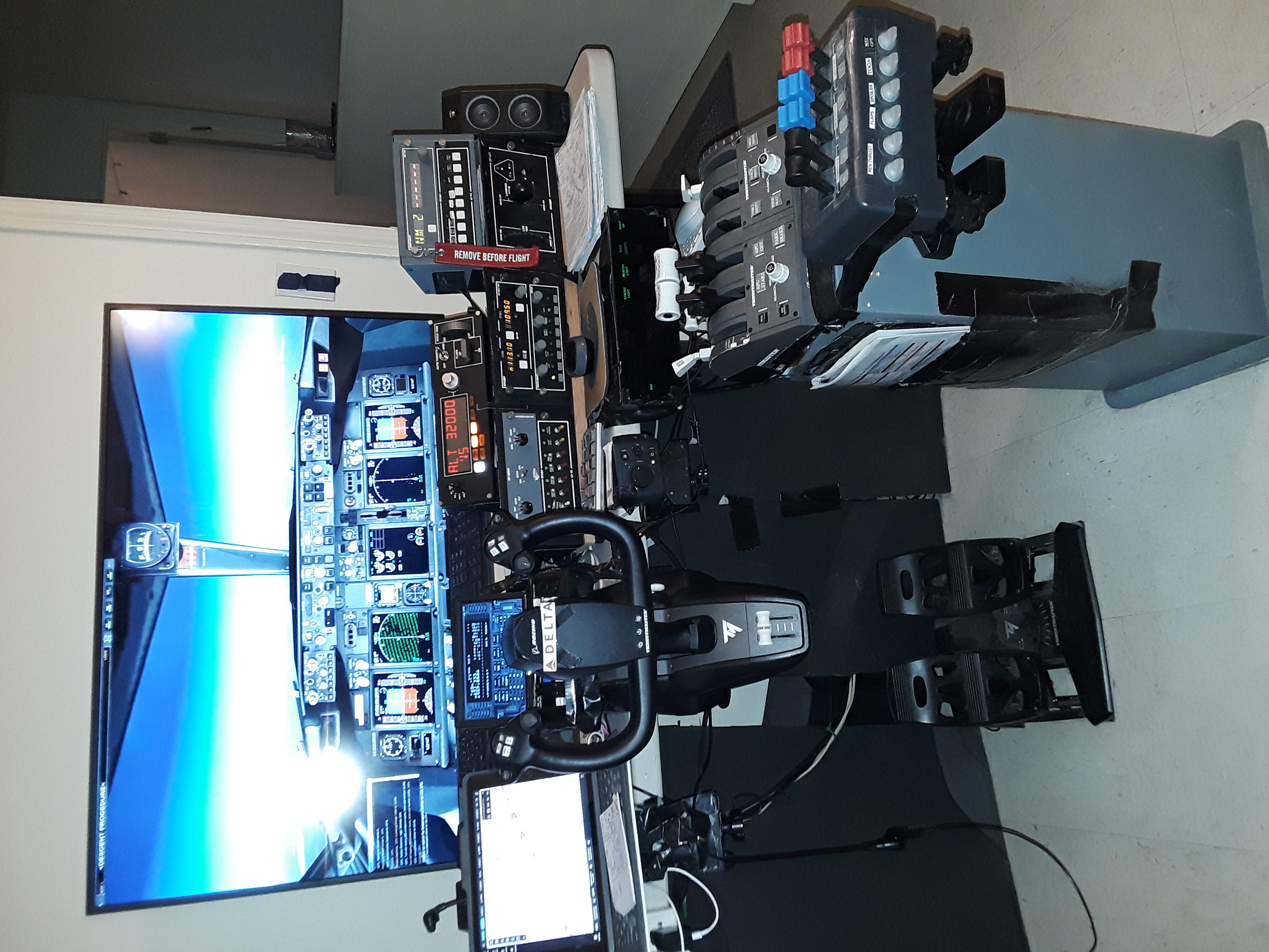 My flight deck, 3264x2448 (2748.3056640625KB)